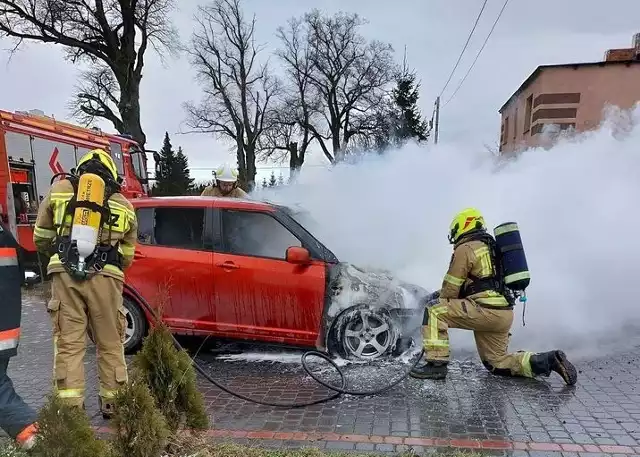 Suzuki swift w ogniu - straty spowodowane pożarem oszacowano na 15 tys. złotych