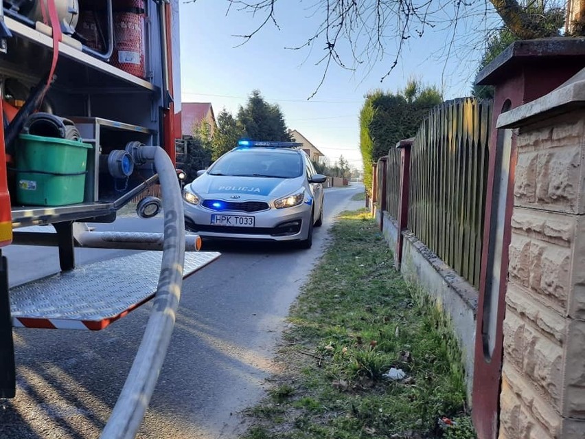 Pożar samochodu w Stalach. Auto spłonęło doszczętnie [ZDJĘCIA]