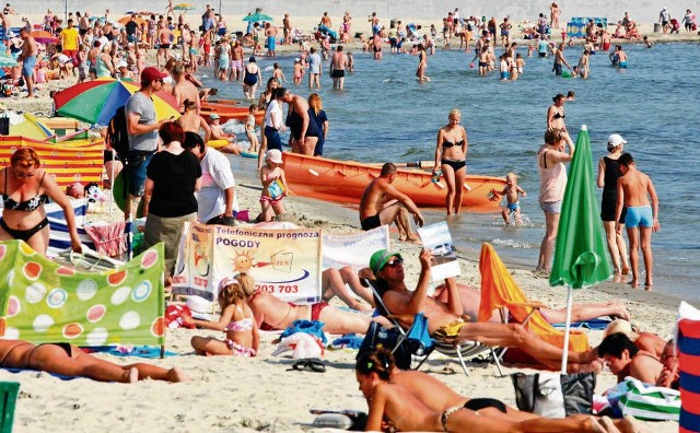 Na plaży w Gdyni nie ma gdzie rozłożyć parawanu...