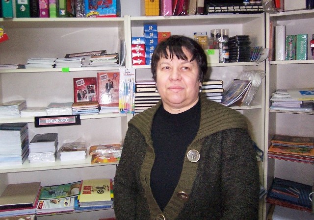Danuta Stefaniak 15 lat prowadzi w rynku sklep papierniczy. - Klientów ubywa. Teraz jestem w kropce, nie wiem, co dalej robić &#8211; mówi.