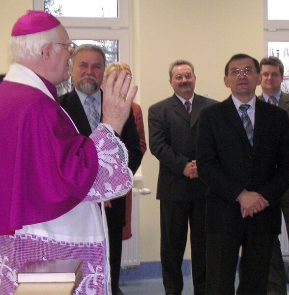 Nowe pomieszczenia poświęcił ksiądz Marian Zimałek, biskup pomocniczy diecezji sandomierskiej.