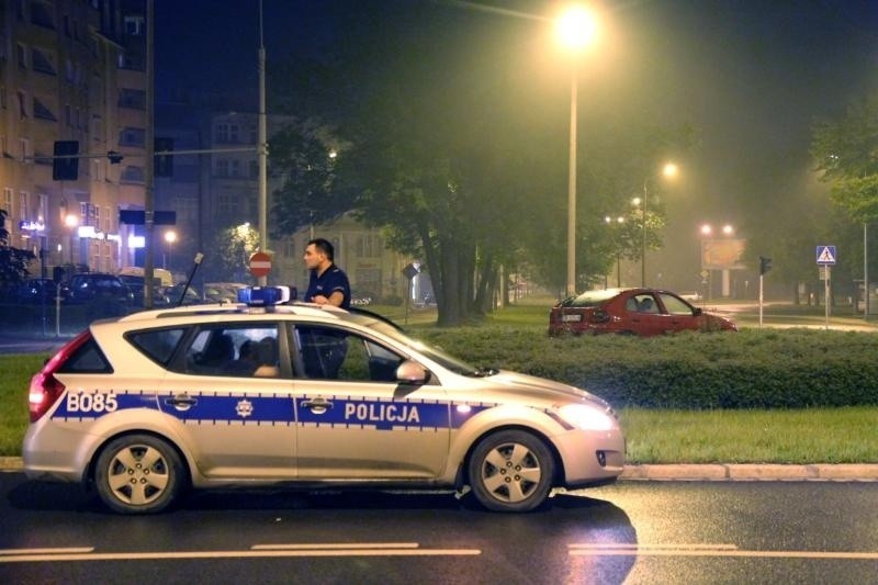 Renault na środku ronda Żołnierzy Wyklętych