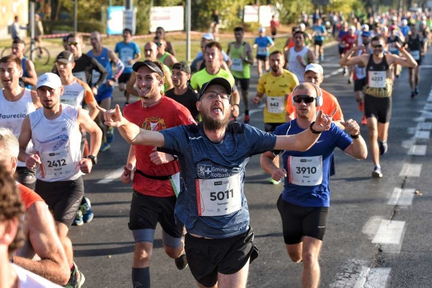 Punktualnie o godz. 9 rozpoczął się 19. PKO Poznań Maraton....