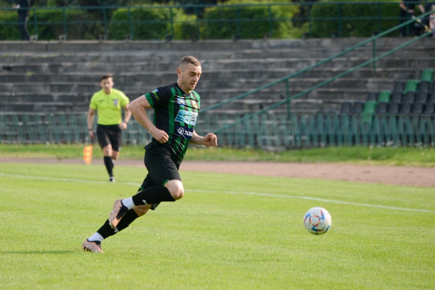 Star Starachowice pokonał AKS Busko-Zdrój aż 7:0 i awansował do 3. ligi Zobaczcie zdjęcia z meczu
