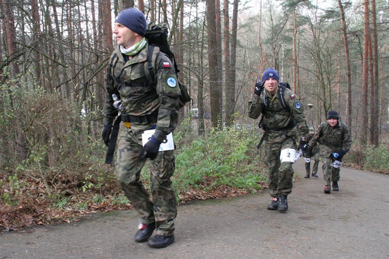 Maraton Komandosa 2015 WYNIKI Trzeci raz z rzędu wygrał por. Piotr Szpigiel [ZDJĘCIA]