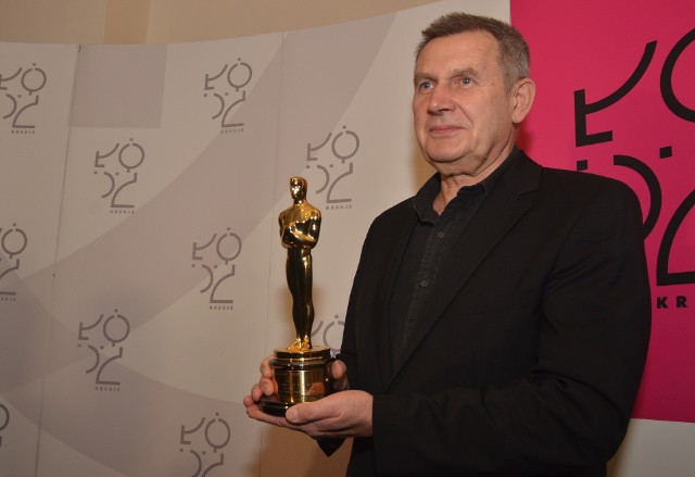Amerykańska Akademia Sztuki i Wiedzy Filmowej znana jest przede wszystkim z uroczystości wręczania prestiżowych nagród filmowych - Oscarów.