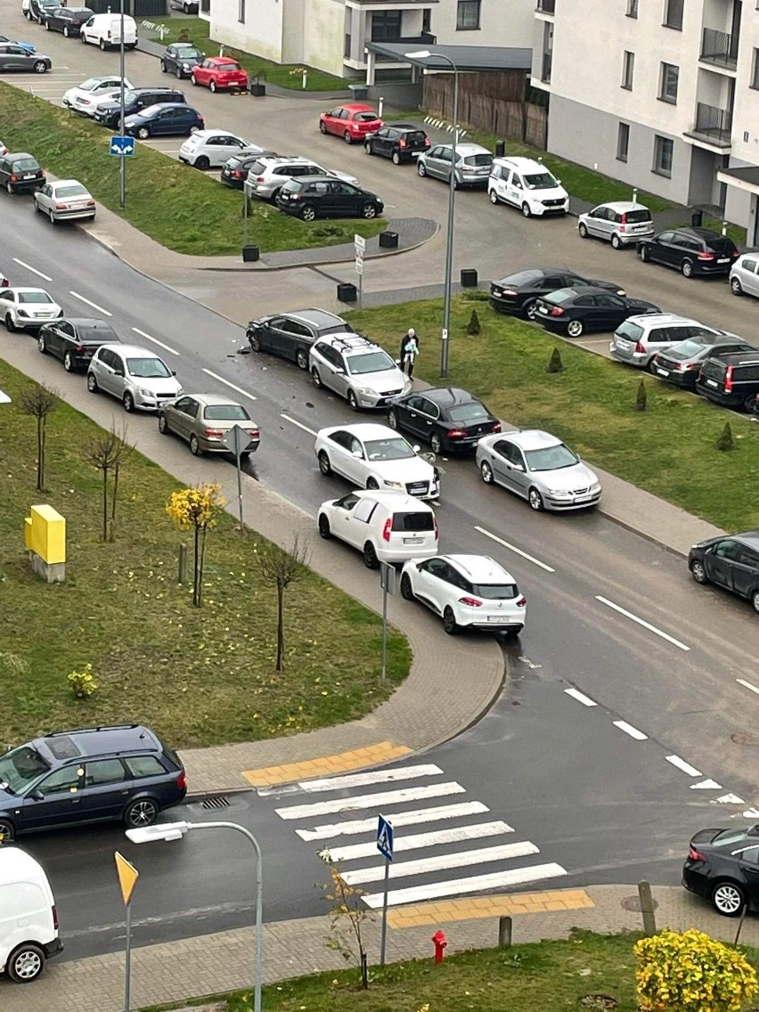 Zniszczył dwa samochody, uciekł i rozpłynął się w powietrzu. Już po raz kolejny