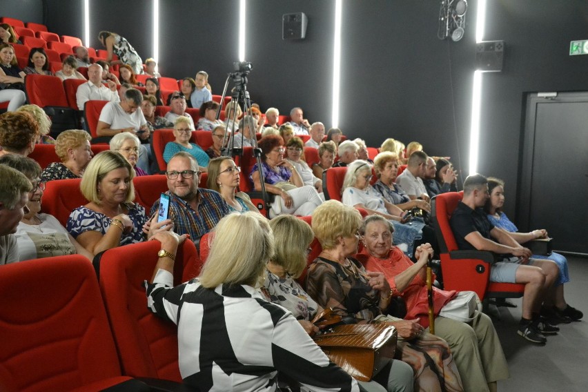 Lipnowscy seniorzy wystawili spektakl „S.O.S.” To była ogromna dawka dobrego humoru!