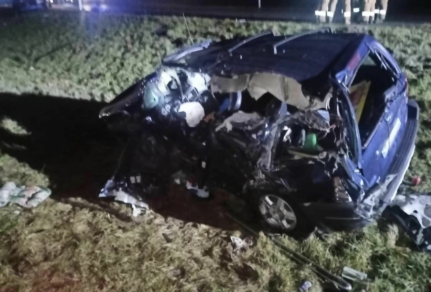 S12 w Janowie zablokowana po zderzeniu cysterny i trzech samochodów osobowych