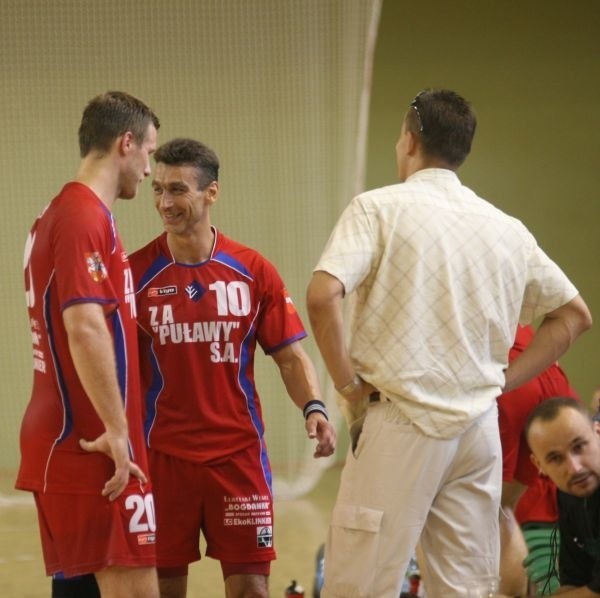 Vive zagra dziś przeciwko Pawłowi Sieczce (pierwszy z lewej) i Robertowi Nowakowskiemu.