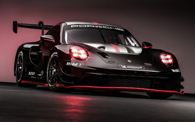Porsche Motorsport oferuje nowe 911 GT3 R w cenie 511 000 euro plus lokalny podatek VAT i akcyza oraz opcjonalne dodatki.