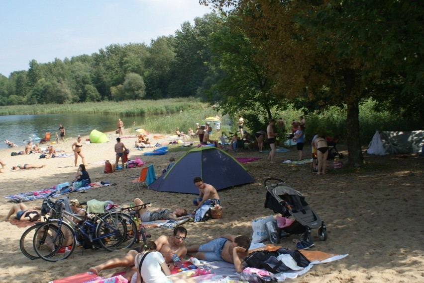 W sobotę nie brakowało chętnych do plażowania nad Pogorią...