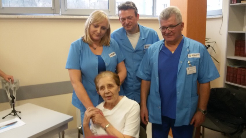 Lekarze z Zabrza wydrukowali i wszczepili biodro 78-letniej kobiecie