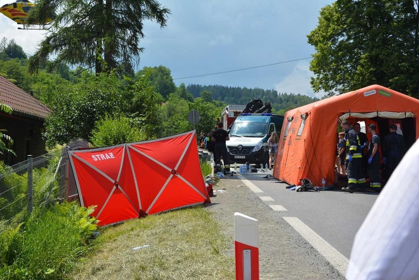 Tenczyn. Poważny wypadek na zakopiance. Tir zderzył się z...