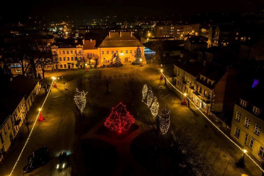 Zjawiskowe iluminacje świąteczne w Opatowie. Jest pięknie! Zobacz ZDJĘCIA Z DRONA