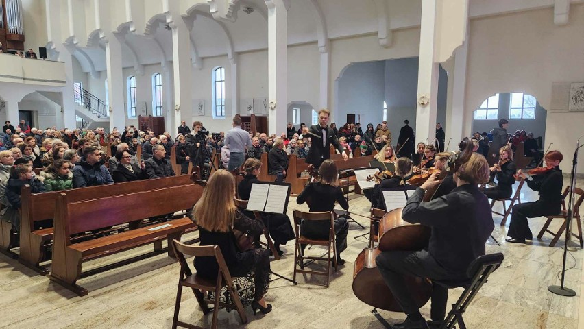 Koncert adwentowy "Gaudete" w kościele pw. św. Franciszka z Asyżu w Ostrołęce, 17.12.2023