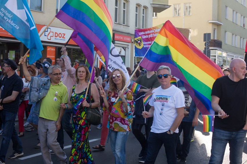 Marsz Równości w Szczecinie. Co z tęczowymi flagami? Organizatorzy krytykują inicjatywę [SONDA]
