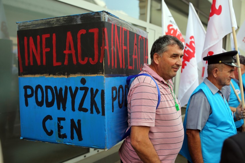 Kraków. Protest pracowników Wód Polskich. Domagają się obiecanych przez rząd podwyżek