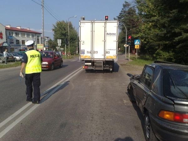 Policjanci ustalają okoliczności wypadku.