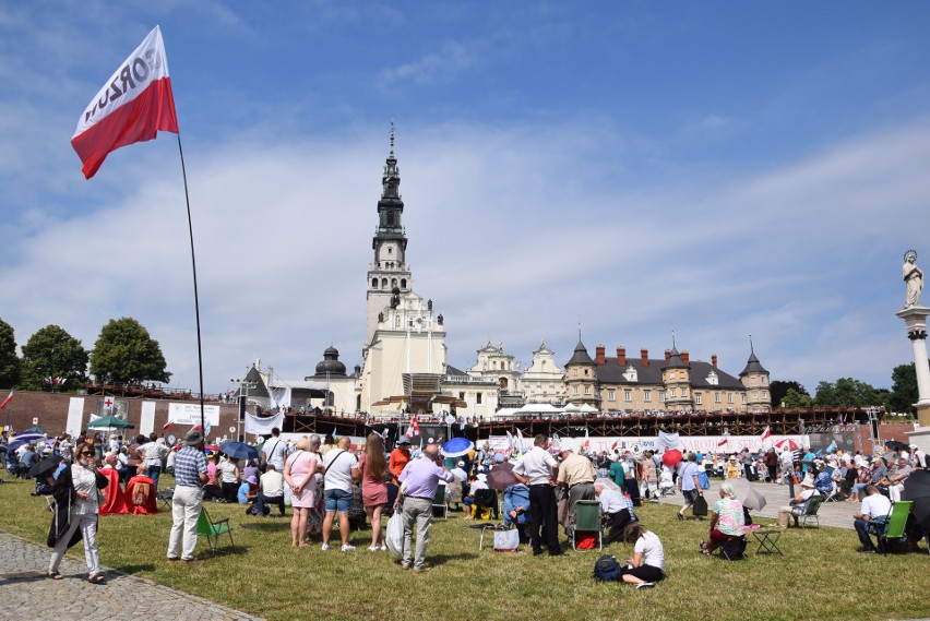 Kilkadziesiąt tysięcy wiernych bierze udział w Pielgrzymce...