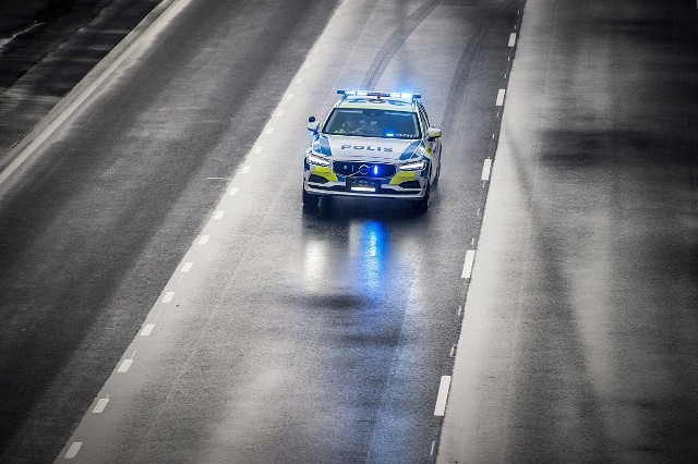 Na początku przyszłego roku szwedzka policja odbierze pierwsze egzemplarze nowych V90. Samochód osiągnął najwyższą notę podczas wymaganych przez szwedzką policję testów.Fot. Volvo