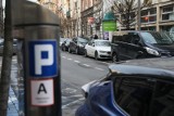 Aplikacja może wskazać wolne miejsce parkingowe w Krakowie. Radny przygotowuje projekt dotyczący wprowadzenia takiego rozwiązania