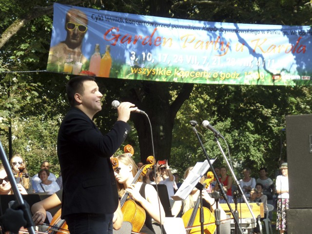 W niedzielę o godz. 12, podczas ostatniego koncertu w ramach projektu Garden party u Karola, w parku Waldorffa zagrał a Słupska Sinfonietta pod dyrekcją Macieja Banachowskiego. Orkiestra przedstawiła program rozrywkowy z udziałem śpiewającychsolistów.