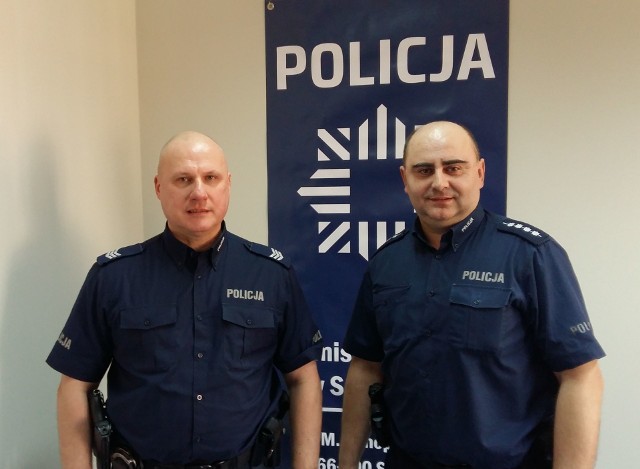Sierż. sztab. Grzegorz Kujawa (od lewej) i asp. sztab. Ryszard Zamolski uratowali zdesperowanego, 42-letniego mężczyznę