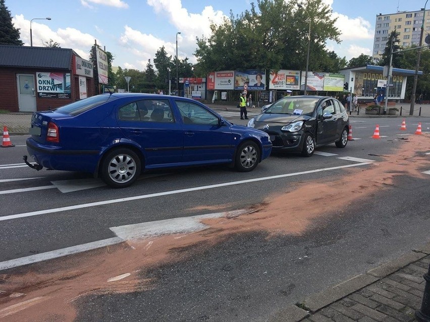 Ostrołęka. Wypadek przy dworcu PKS, utrudnienia w ruchu na skrzyżowaniu [ZDJĘCIA+WIDEO]