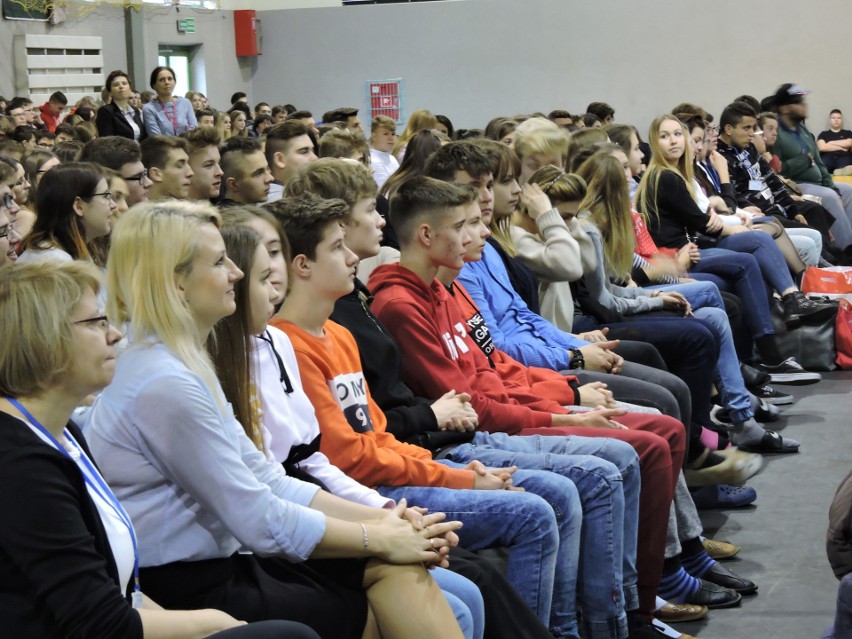 Ostrołęka. Erasmus+ w Zespole Szkół nr 5: Polacy i obcokrajowcy, młodsi i starsi wymieniają się doświadczeniami