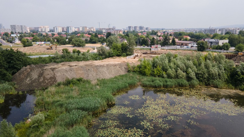 Ruszyły prace budowlane na brzegu kąpieliska Żwirownia w...