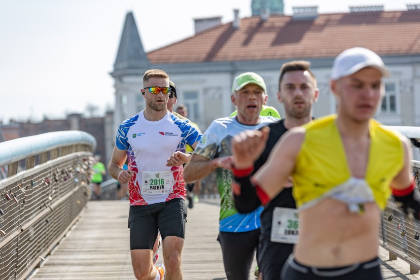 Uczestnicy 19. Krakowskiego Półmaratonu Marzanny 2023