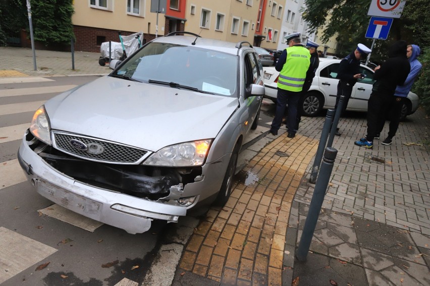 Zderzenie samochodu osobowego z tramwajem na ul. Hubskiej we...