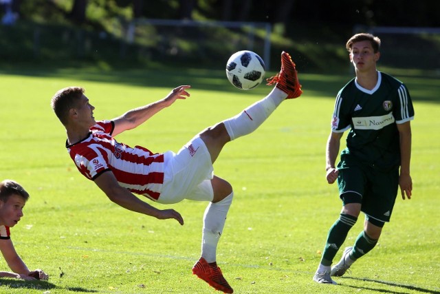 Radosław Kanach trzy lata temu był wicemistrzem Polski juniorów, potem dwa sezony spędził w Sandecji, a jeden sezon był kontuzjowany. W ekstraklasie zagrał 7 spotkań.