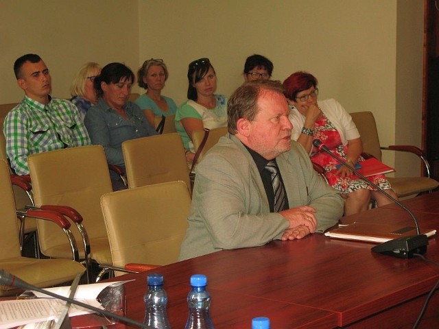 Prezes Jerzy Mączko przybliżył radnym założenia funkcjonowania ekipy remontowej w żnińskim WiK.
