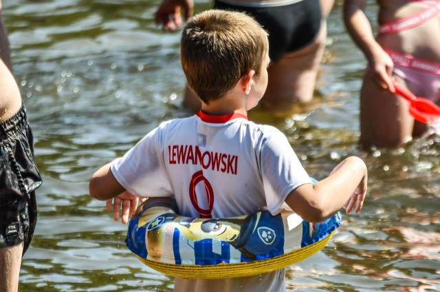 Miejsc do wypoczynku nad wodą w Lubuskiem nie brakuje. Warto jednak wybierać sprawdzone kąpieliska z przebadaną wodą. Wtedy będziemy mieli pewność, że naszemu zdrowiu nic nie zagraża. Oto wykaz kąpielisk w regionie sprawdzonych do tej pory przez  Państwową Inspekcją Sanitarną. Zobacz, gdzie kąpiel będzie bezpieczna.Wideo: Utonięcia, czyli plaga polskich wakacji. Oto dziesięć zasad bezpiecznych kąpieliŹródło: Agencja TVN/x-newsCzytaj także: TOP7 najczystszych jezior w Lubuskiem. W sześciu z nich woda jest "doskonała"!