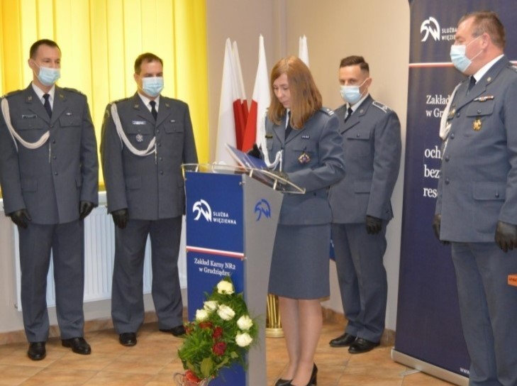 32 funkcjonariuszy ZK nr 2 w Grudziądzu otrzymało awanse na...