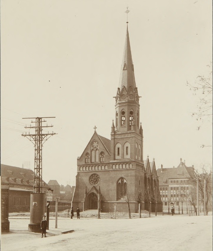 Kościół św. Szczepana. Podczas strajku miejscowych murarzy,...