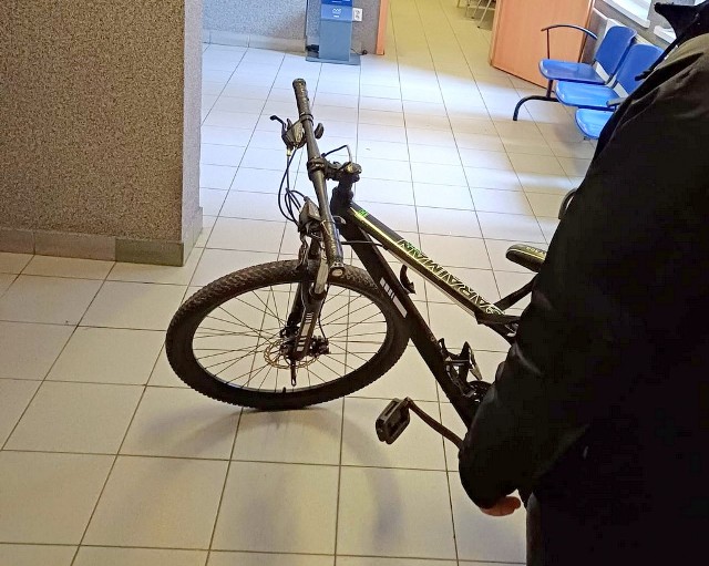 Policjanci z Bydgoszczy ustalili sprawcę kradzieży roweru, a także odzyskali jednoślad