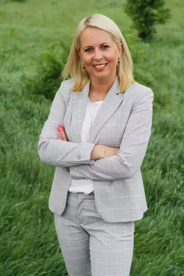 Sylwia Kalmus Samsel przez dwie kadencje była radną gminy Stara Dąbrowa, od 2 lat pełniła funkcję przewodniczącej rady gminy.