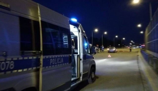 Na Górnej policjanci ścigali pijanego 45-latka, który uciekał przed nimi citroenem xsara. Mężczyzna miał ponad 2,5 promila alkoholu w organizmie. Okazało się także, że był poszukiwany do odbycia kary w więzieniu.Czytaj więcej na następnej stronie