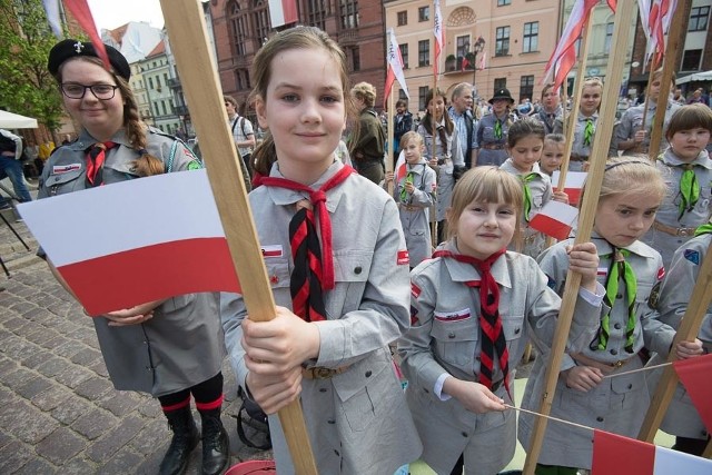 W Toruniu na Starym Rynku odbyły się uroczystości związane z obchodami uchwalenia Konstytucji 3 Maja.