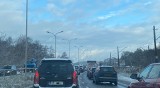 Sypnęło śniegiem w Kielcach. Korki na drogach! Bardzo ślisko na chodnikach [ZDJĘCIA]