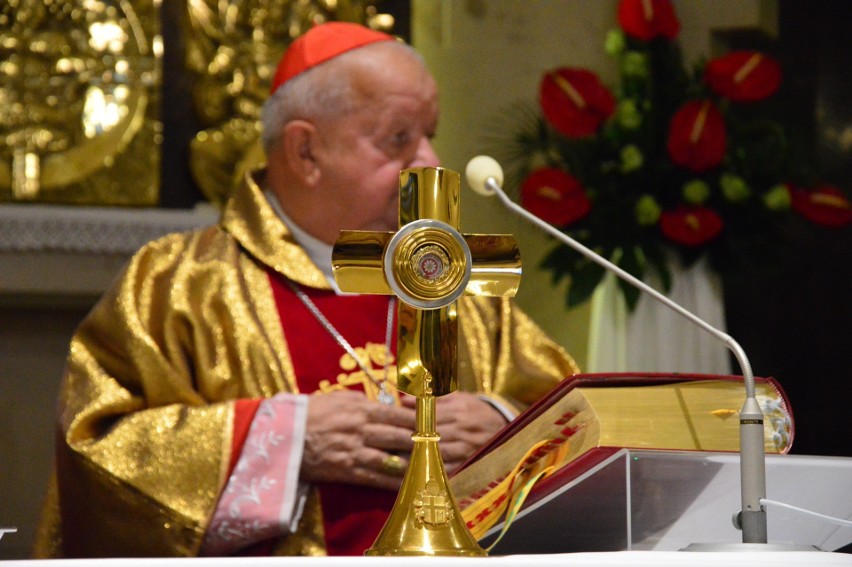 Bysina. Relikwie św. Jana Pawła II trafiły do parafii pw. Najświętszego Serca Pana Jezusa [ZDJĘCIA]