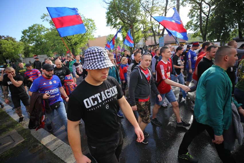 Zobacz kolejne zdjęcia. Przesuwaj zdjęcia w prawo - naciśnij...