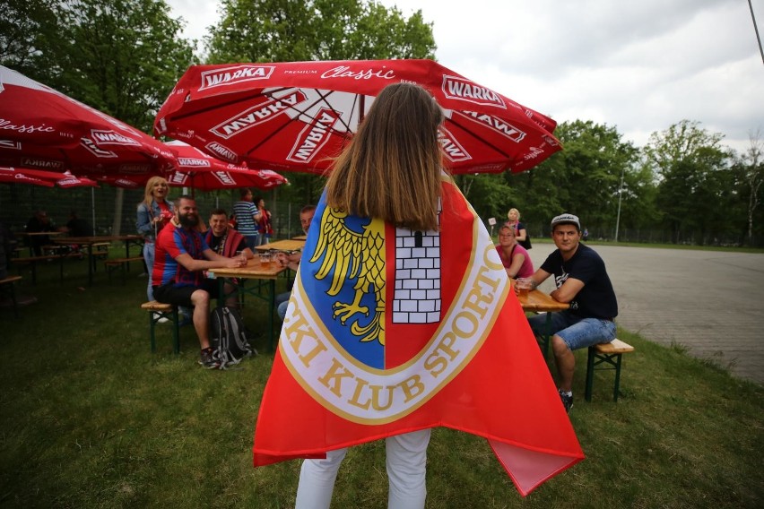 Zobacz kolejne zdjęcia. Przesuwaj zdjęcia w prawo - naciśnij...