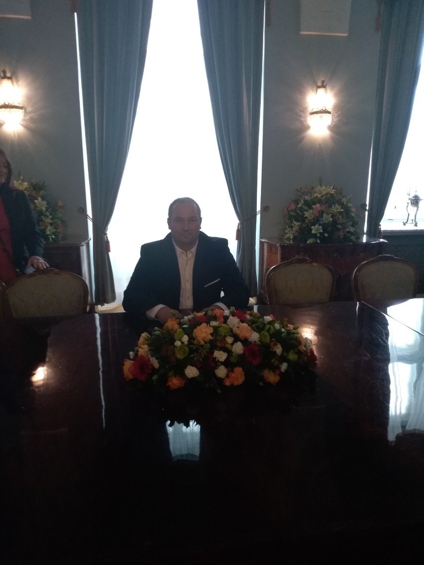 Koło Gospodyń Wiejskich z Krzcina w Pałacu Prezydenckim. Prezydent Andrzej Duda opowiadał o ich wieńcu dożynkowym 
