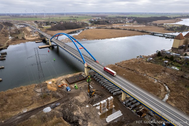 Budowa mostu w Wolinie. W 2024 roku planowane jest zakończenie budowy całej drogi S3 od portu w Świnoujściu do granicy z Czechami