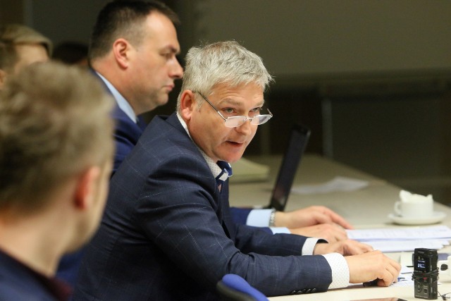 Marek Krakowski na posiedzeniu komisji rewizyjnej sejmiku województwa