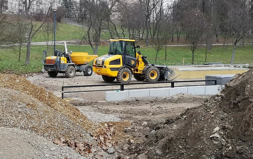 Kraków. Prace rewitalizacyjne w Parku Tysiąclecia. Zobaczcie postęp prac [ZDJĘCIA]